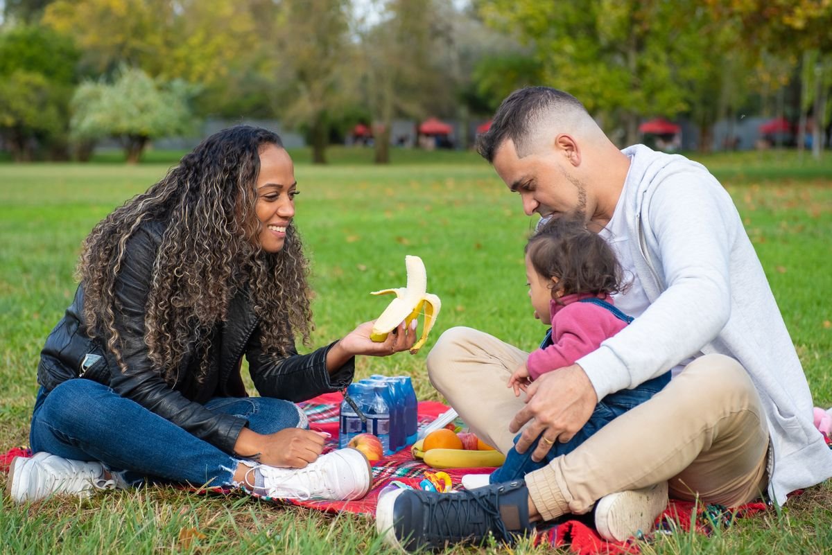 Actividad recreativa en familia al aire libre