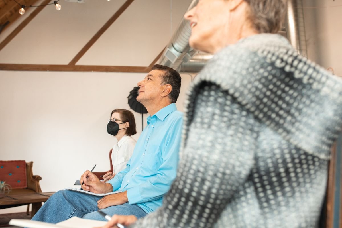 Asociados en un taller de finanzas personales